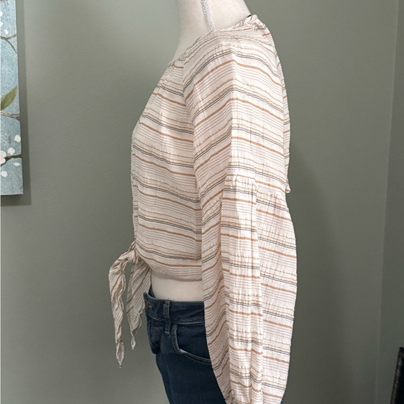 Long sleeve, light weight crop. - Picture 3 of 8